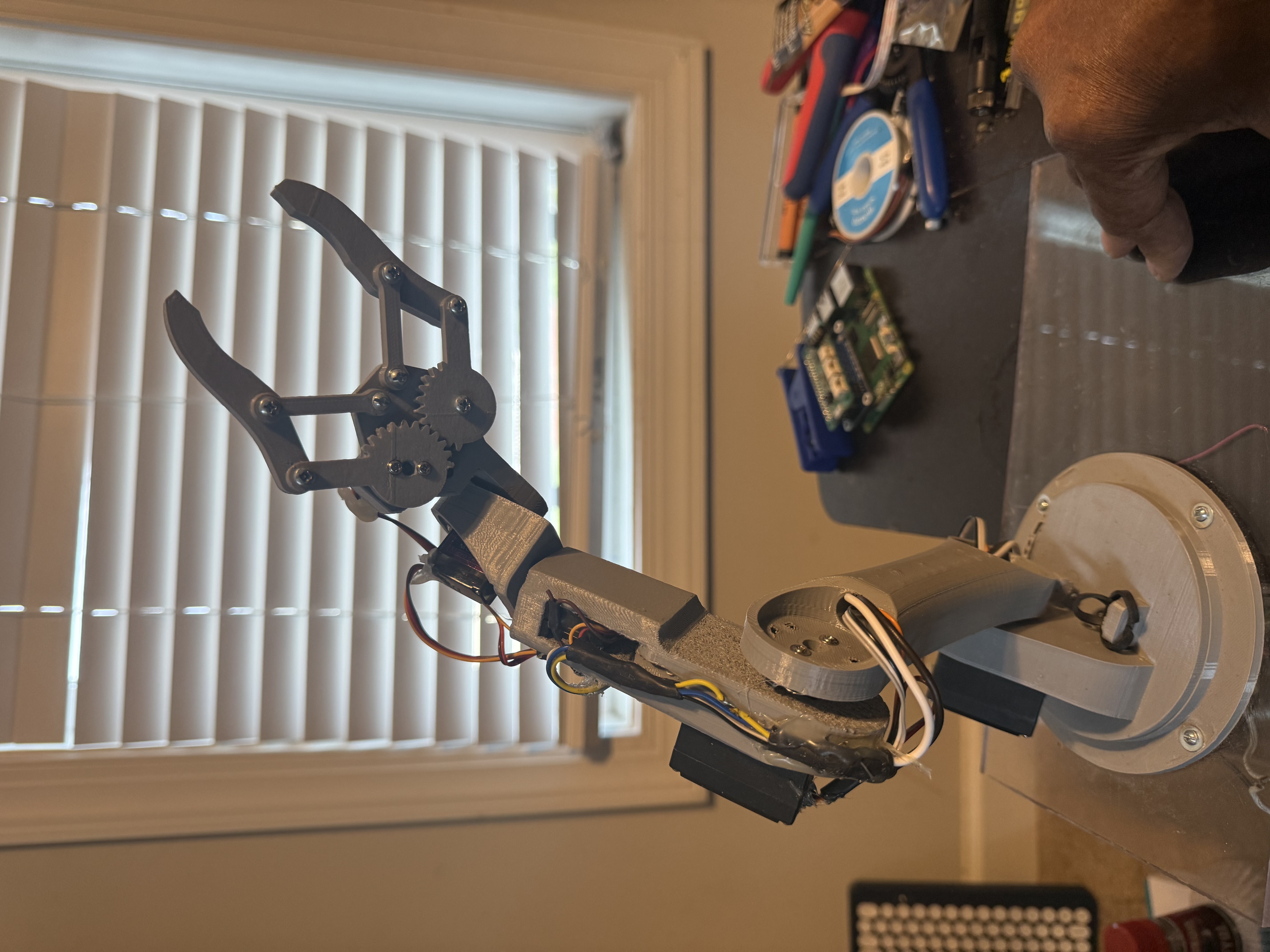 Physical two-claw mechanism reference
